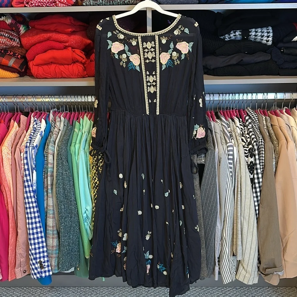 Free People navy/embroidered long sleeve v neck maxi dress size XS